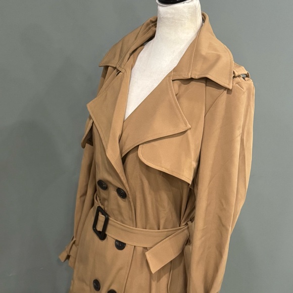 Burberry Classic Tan Trench Coat - Picture 5 of 13